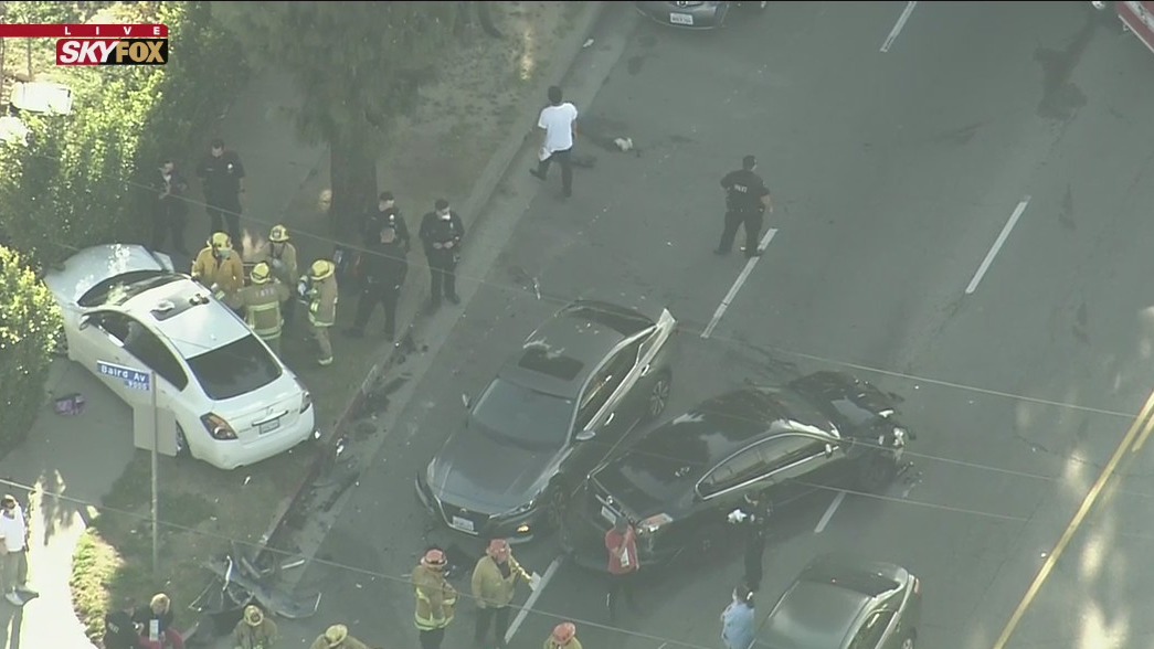 Six vehicles involved in crash in Northridge