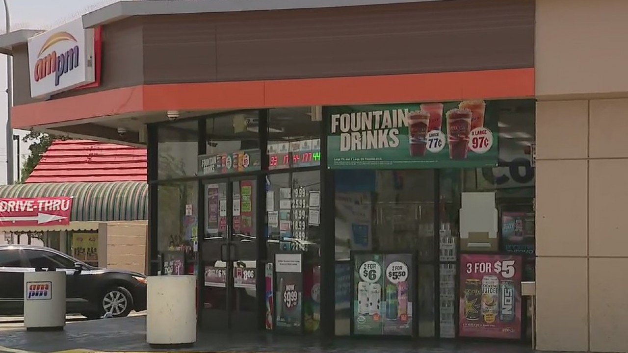 Convenience store clerk stabbed to death in Maywood