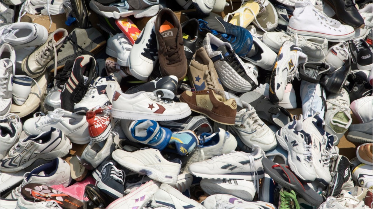 Arkansas mom buys all of Payless store’s 1,500 shoes to give them away