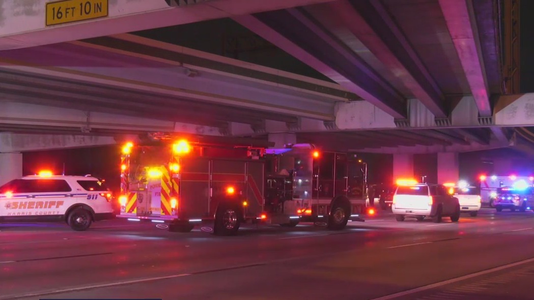 Teen may have jumped out of vehicle on the North Freeway, authorities say