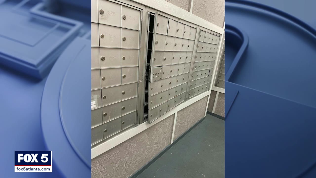 Thieves break into apartment mailboxes
