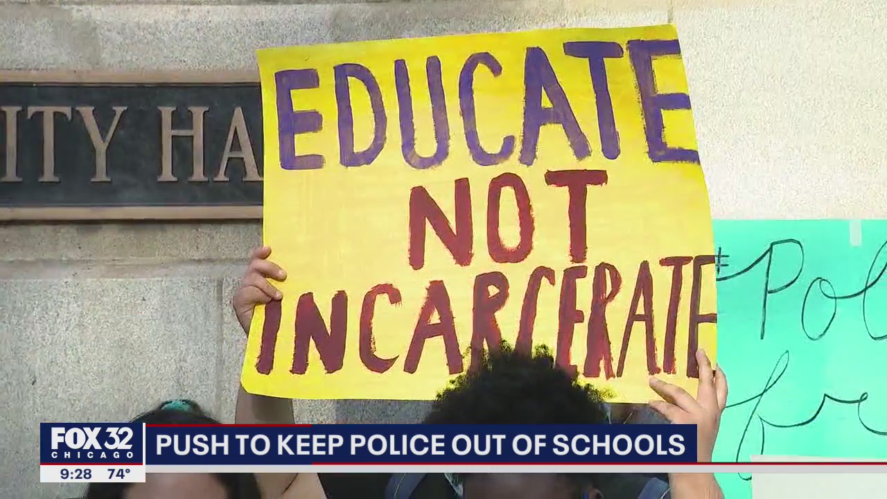 Chicago aldermen propose removing police from public schools