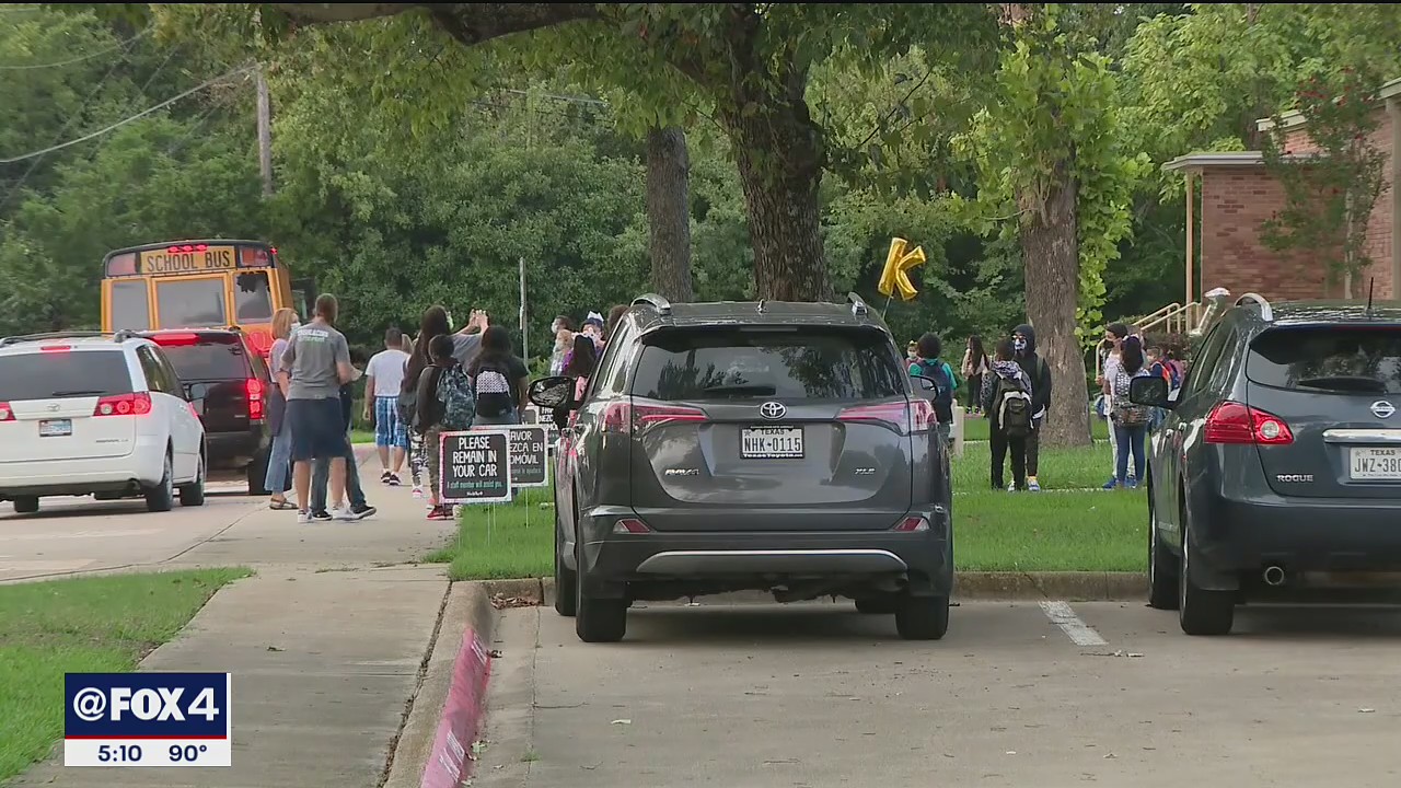 Numerous North Texas school districts return to the classroom