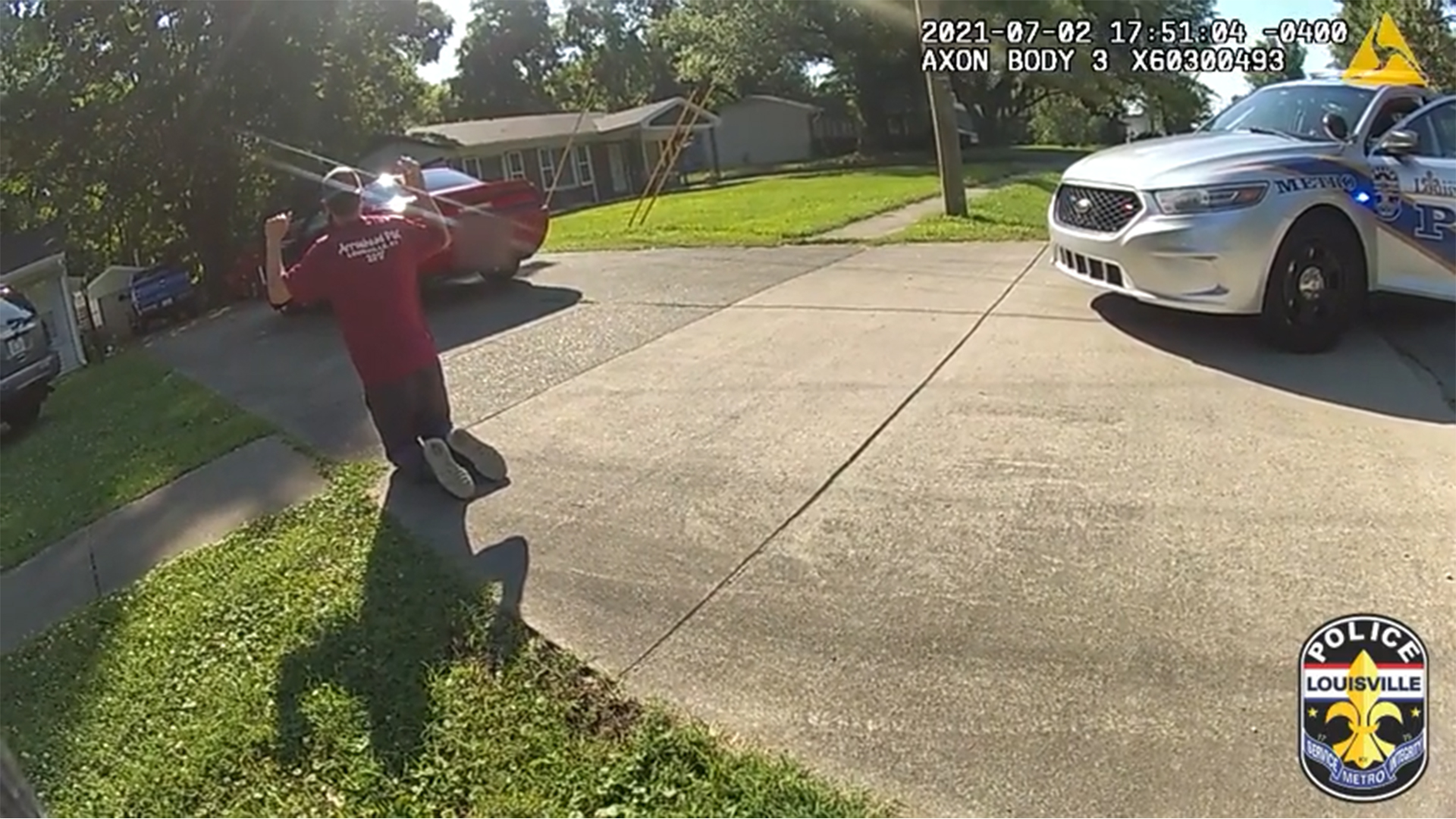 LMPD officer arrests alleged kidnapping suspect