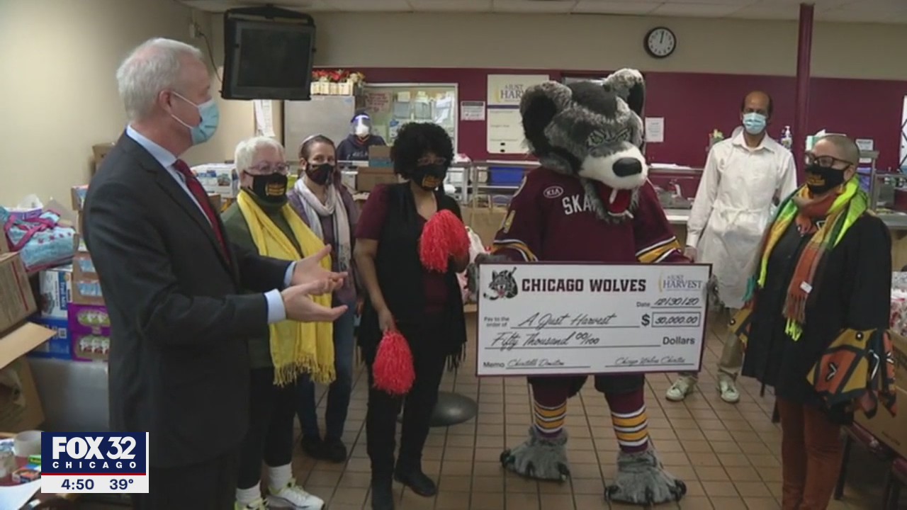 Chicago Wolves donate $50,000 to Common Pantry in Lakeview