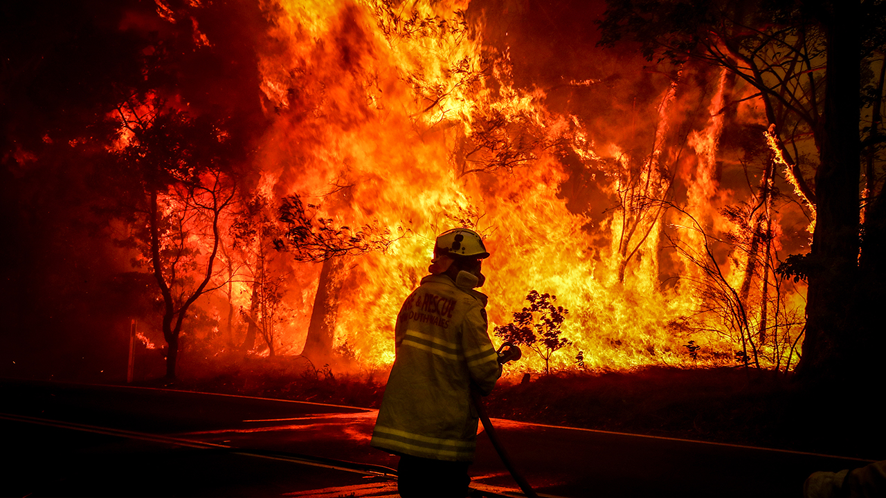 US sends more than 100 fire personnel to help combat Australian bushfires