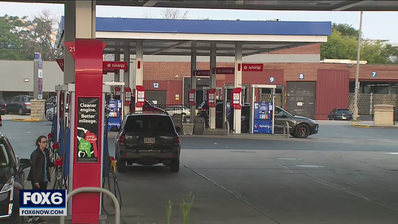 Reckless driving at Milwaukee gas station caught on camera