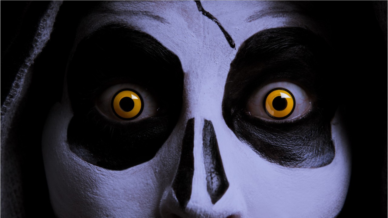 Woman rushed to ER after colored contact lenses she bought at store for Halloween nearly blind her