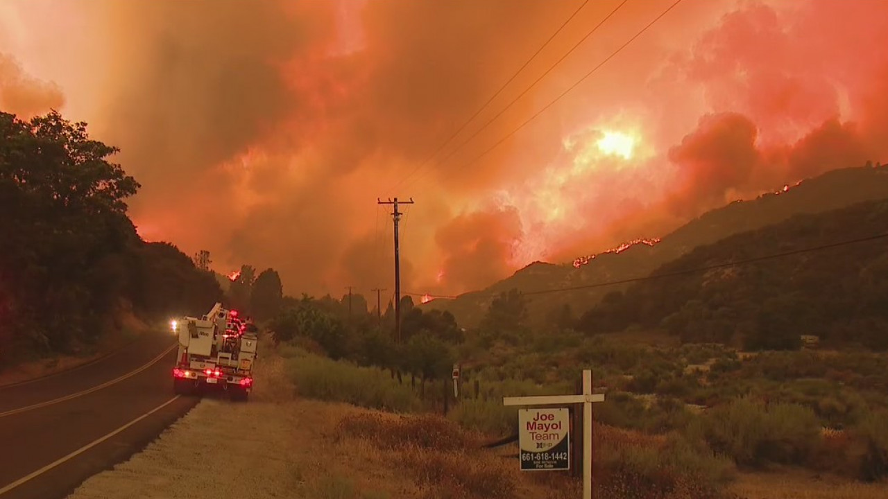 Massive fire in Lake Hughes area prompts evacuations