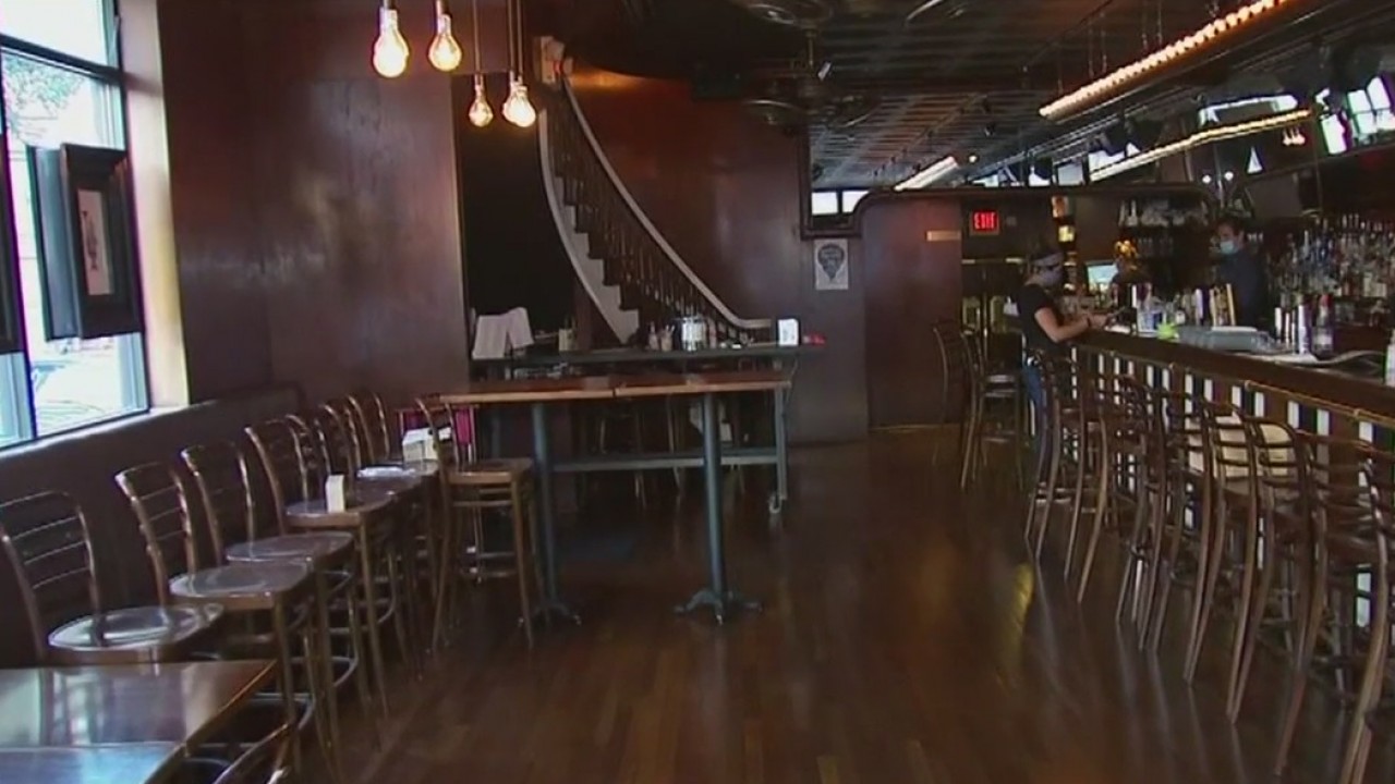 Mayor delays indoor dining in NYC