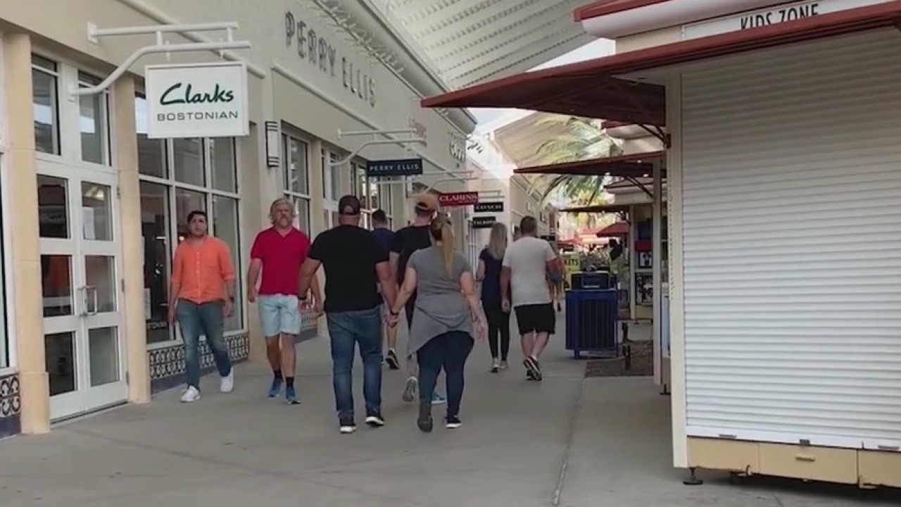 Booster for retail sales helped keep stocks in the green