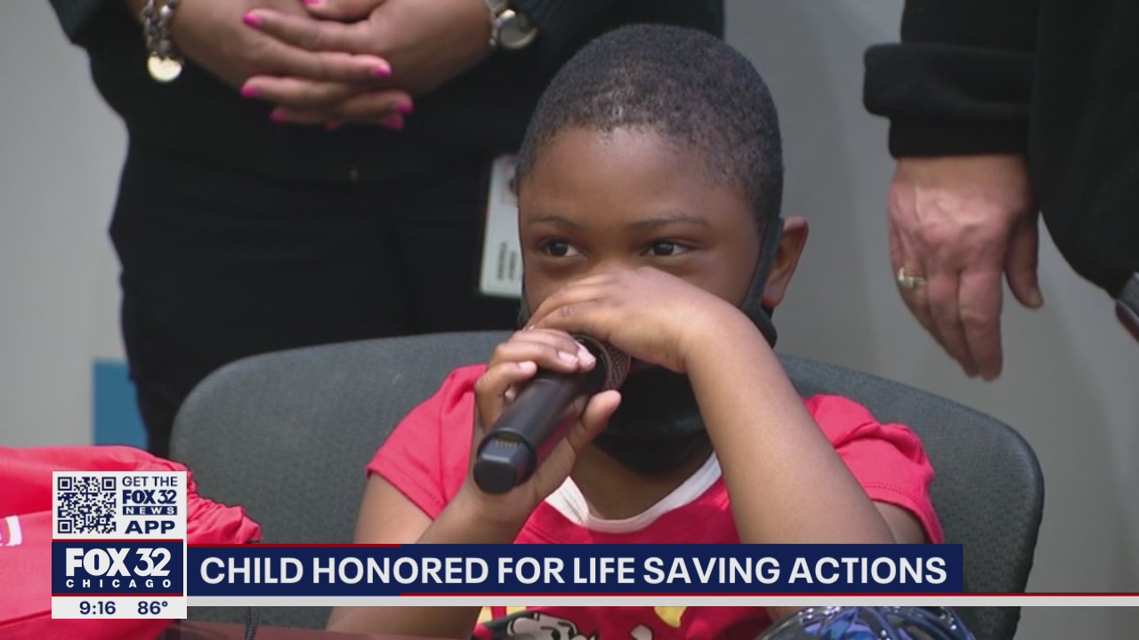 Chicago boy honored after saving mom's life