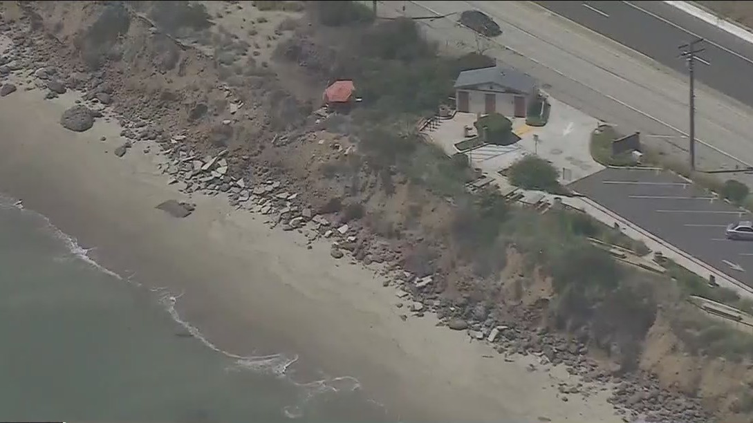 Father slashed with machete by homeless man in Malibu