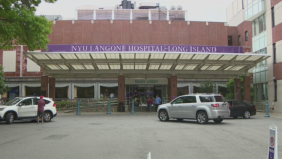 Hospital volunteers return after COVID-19 suspension