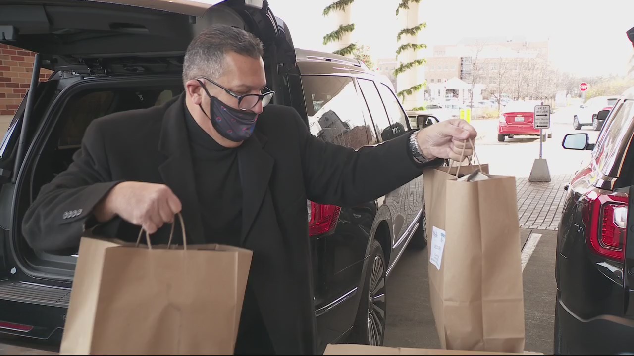 Mack Avenue Grill, steelworkers donate food to 400 Covid workers at Ascension St. John