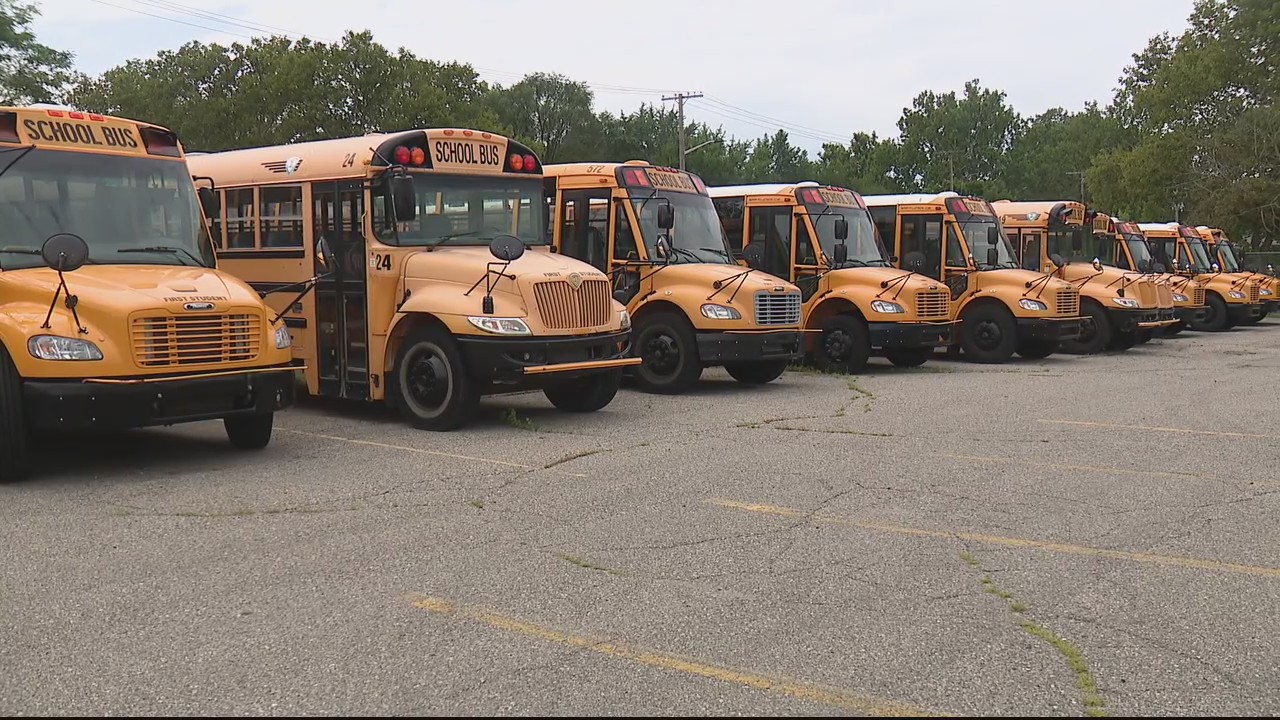 Oak Park looks to fill school bus positions