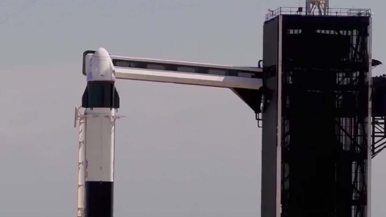Countdown to SpaceX crewed mission launch