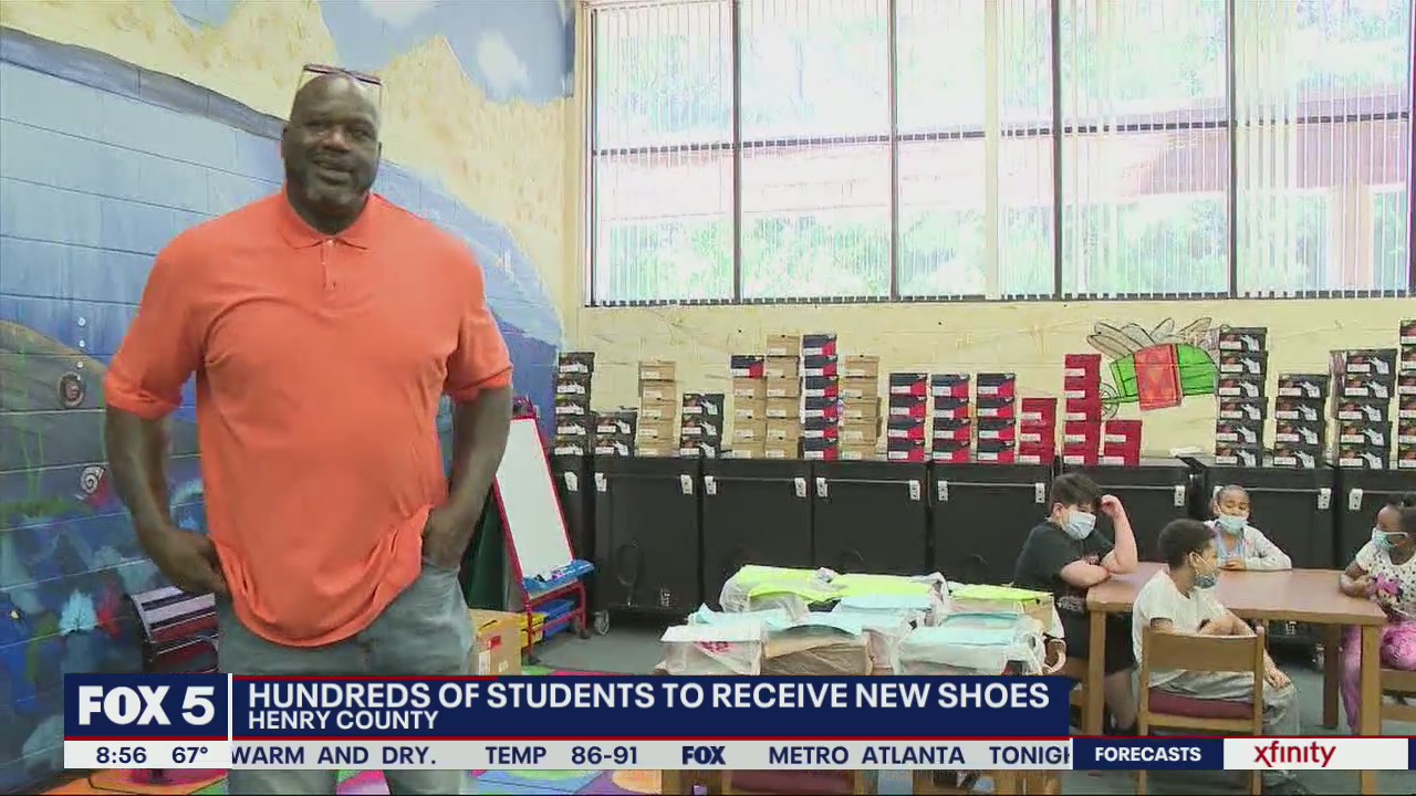 Shaq helps hundreds of students get new shoes