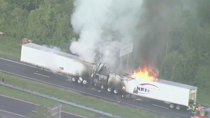 Southbound lanes of Florida Turnpike closed after incident with 2 semi trucks