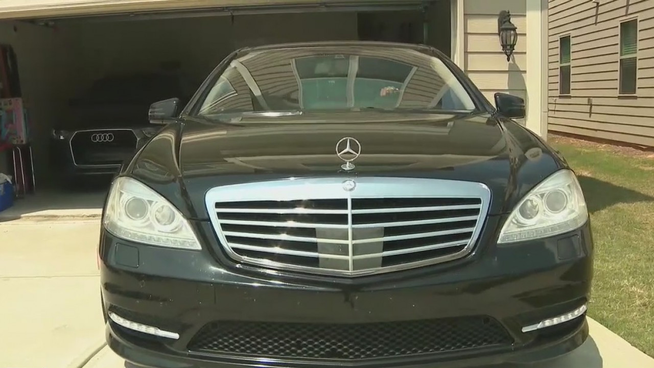 Man says delivery driver hit his car