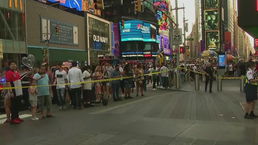 Businesses slam de Blasio over Times Square gun violence