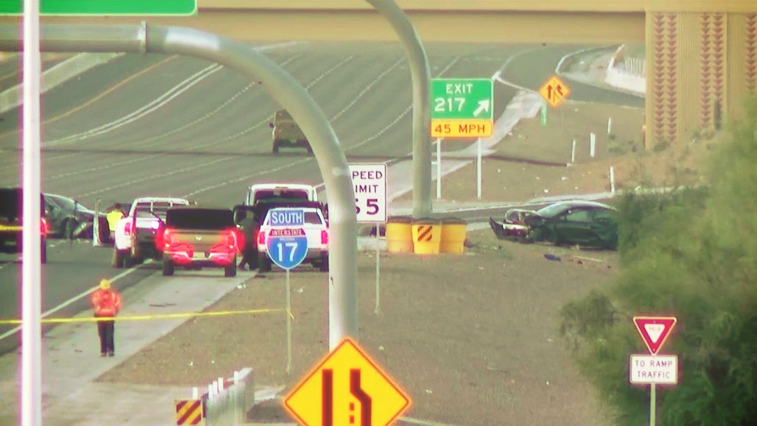 1 killed, 4 injured in weekend I-17 crash
