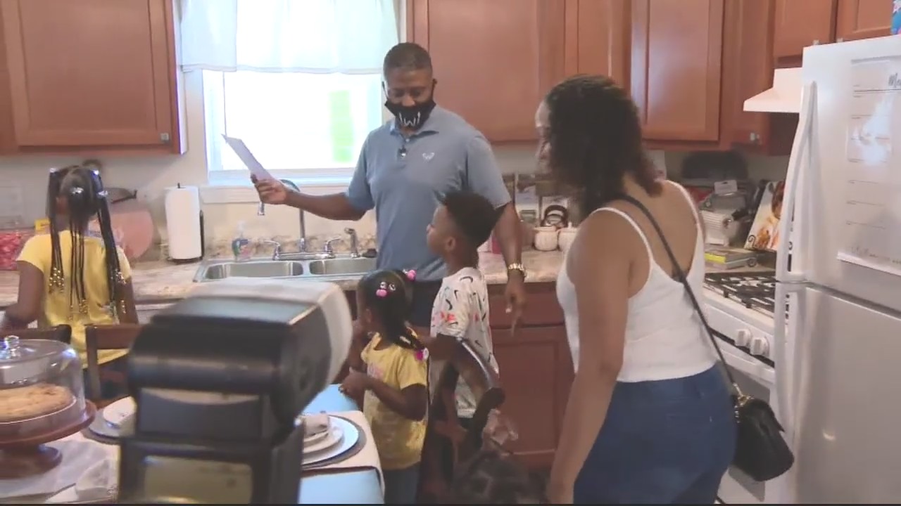 Single mother of four gets brand new home with help of Warrick Dunn, Habitat for Humanity