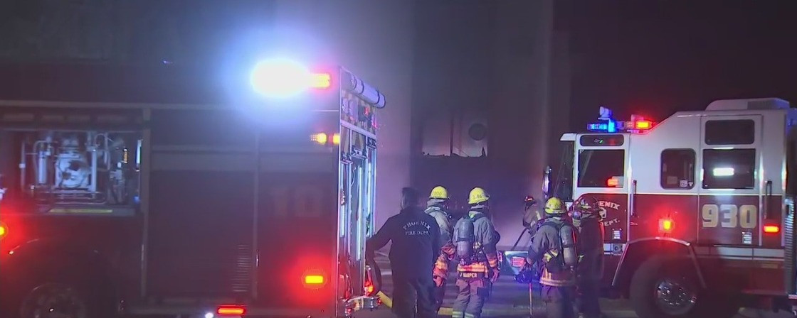 Phoenix firefighters battle apartment fire near 35th Avenue and Dunlap