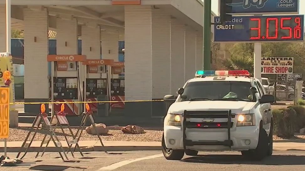 Woman killed while crossing the street in south Phoenix