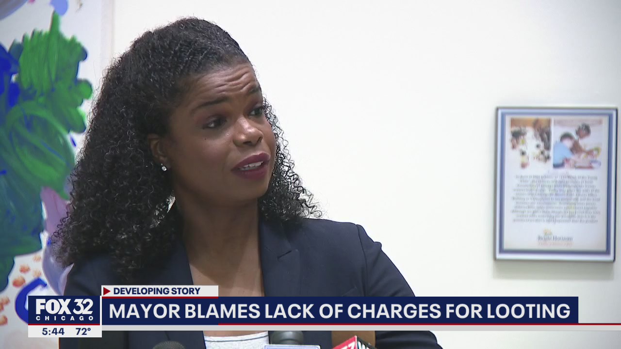Mayor Lightfoot blames Foxx's lack of criminal charges for Chicago looting