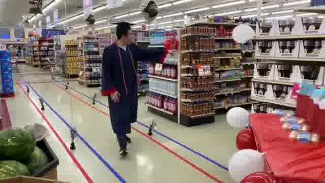 Grocery store honors high school seniors with graduation ceremony