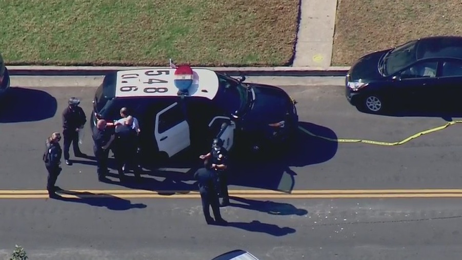 Suspect barricade ends in East Hollywood