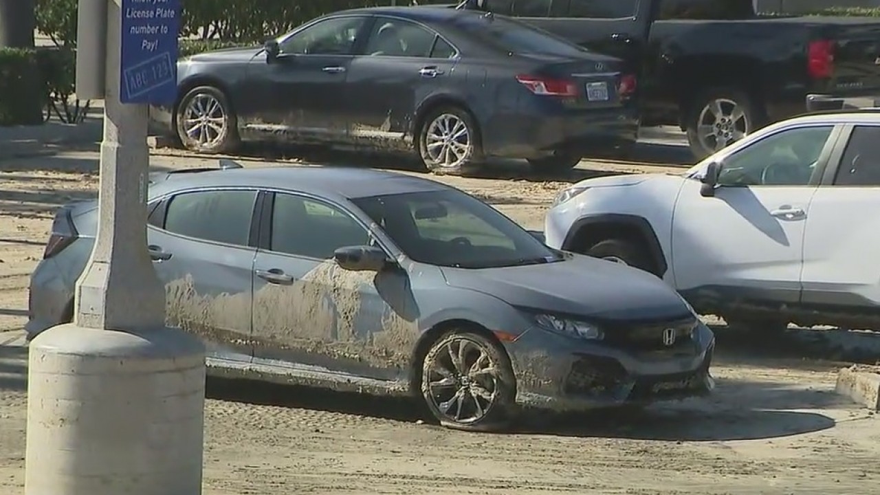 High tide floods Newport Beach