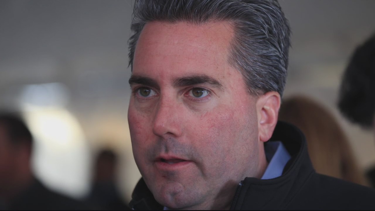 910 AM owner bans the mention of Kwame Kilpatrick after his show offer got no response