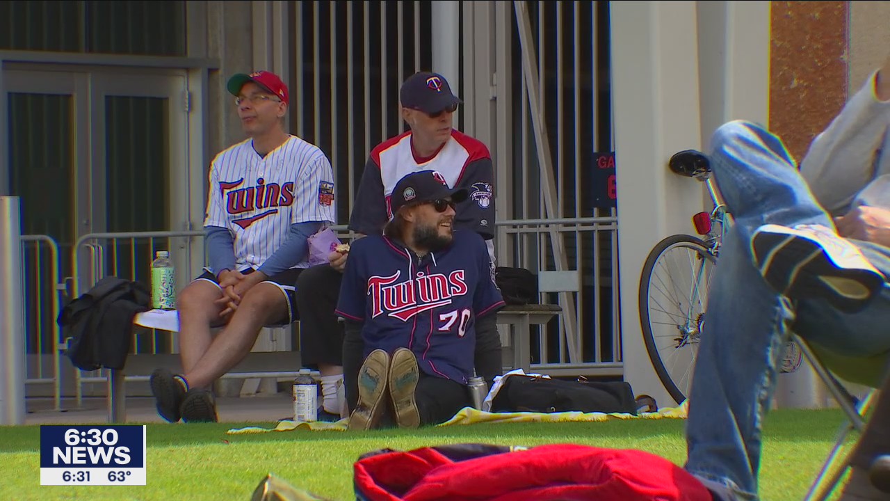 Twins fans cheer from afar as team opens postseason play