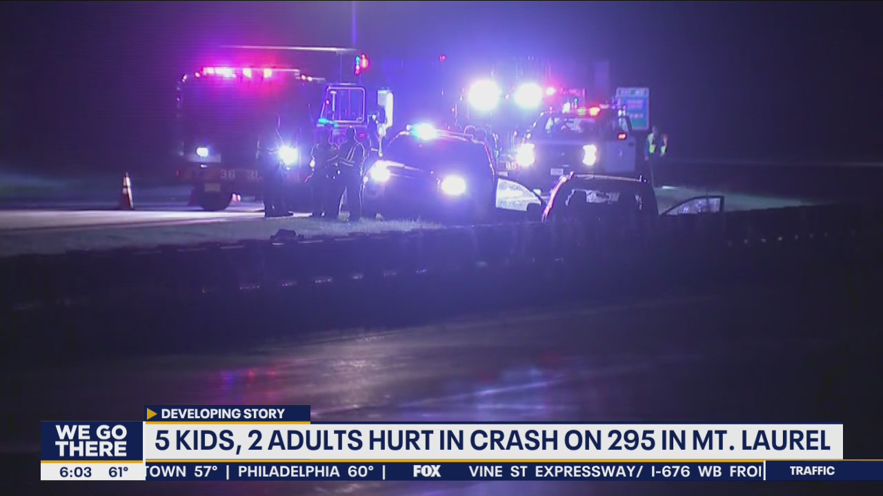 5 kids, 2 adults hurt in crash on 295 in Mt. Laurel