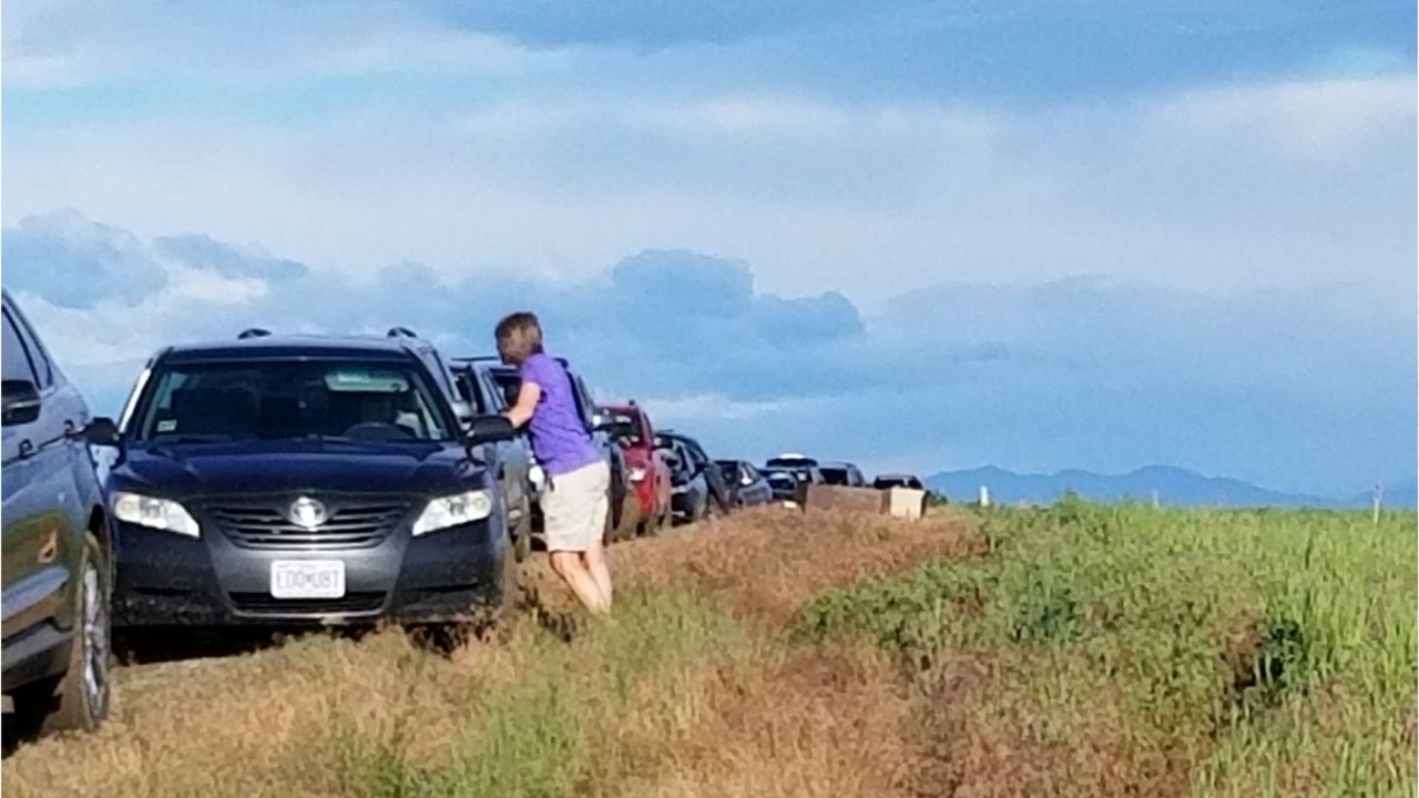 Google Maps leads dozens of drivers into muddy open field, stranding them