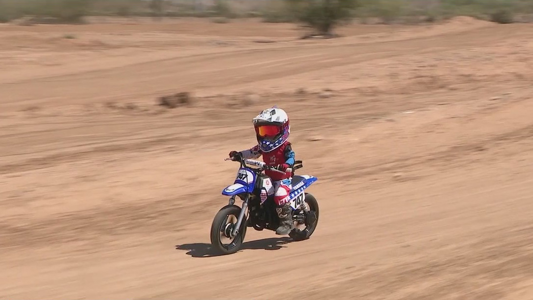 A 2-year-old Arizona boy has passion with dirt biking