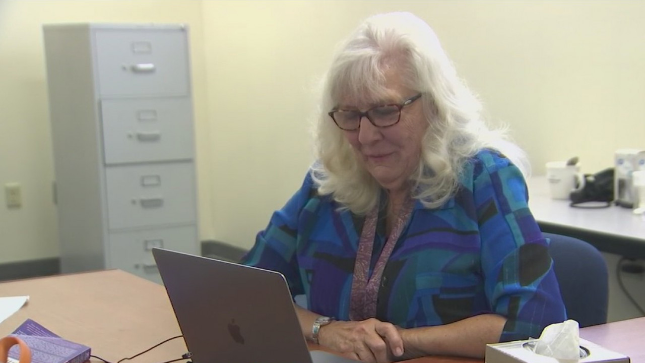 Dallas Cowboys linebacker thanks Phoenix teacher for helping him