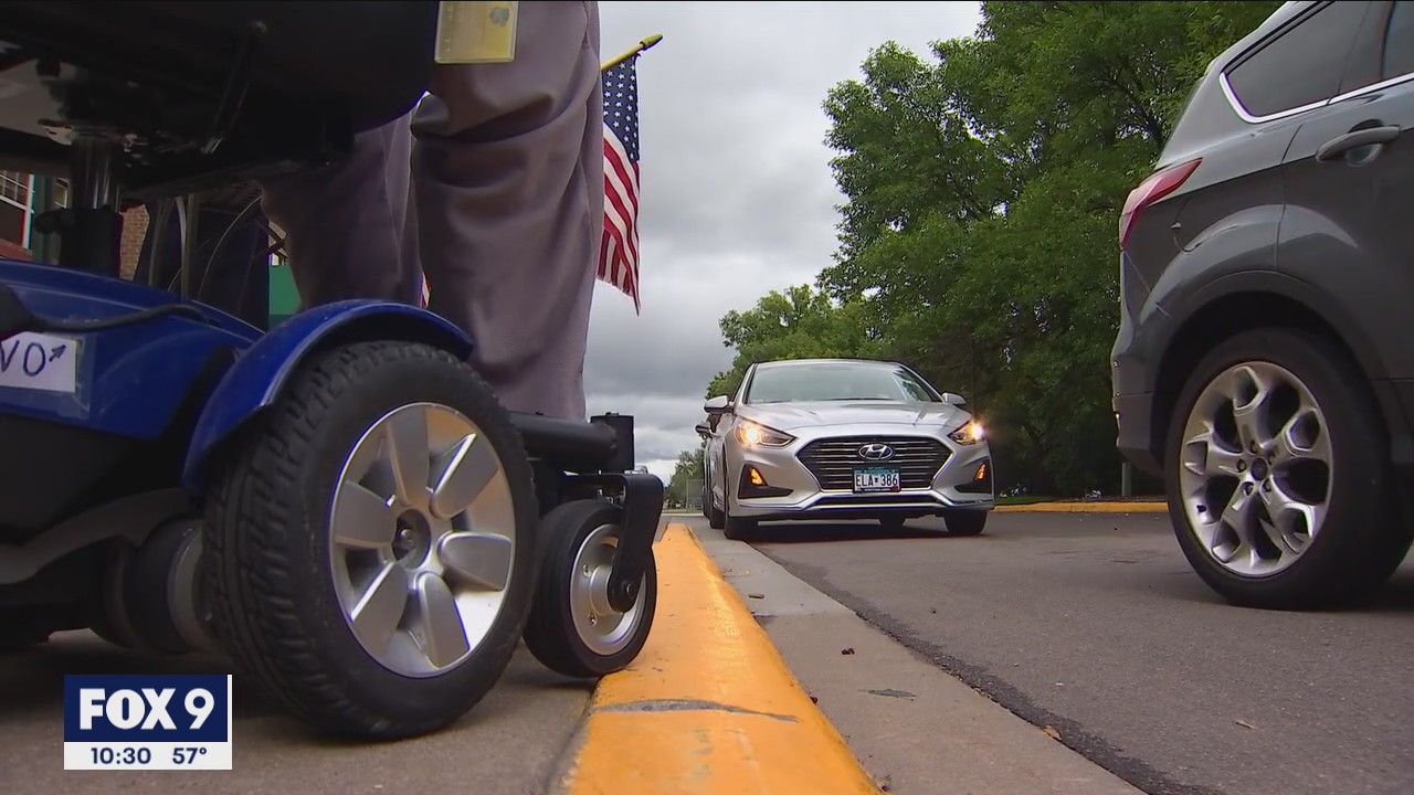 Community recognizes WWII vet's 98th birthday with car parade in Bloomington, Minn.
