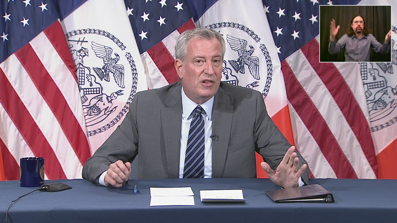 De Blasio threatens to sue Trump