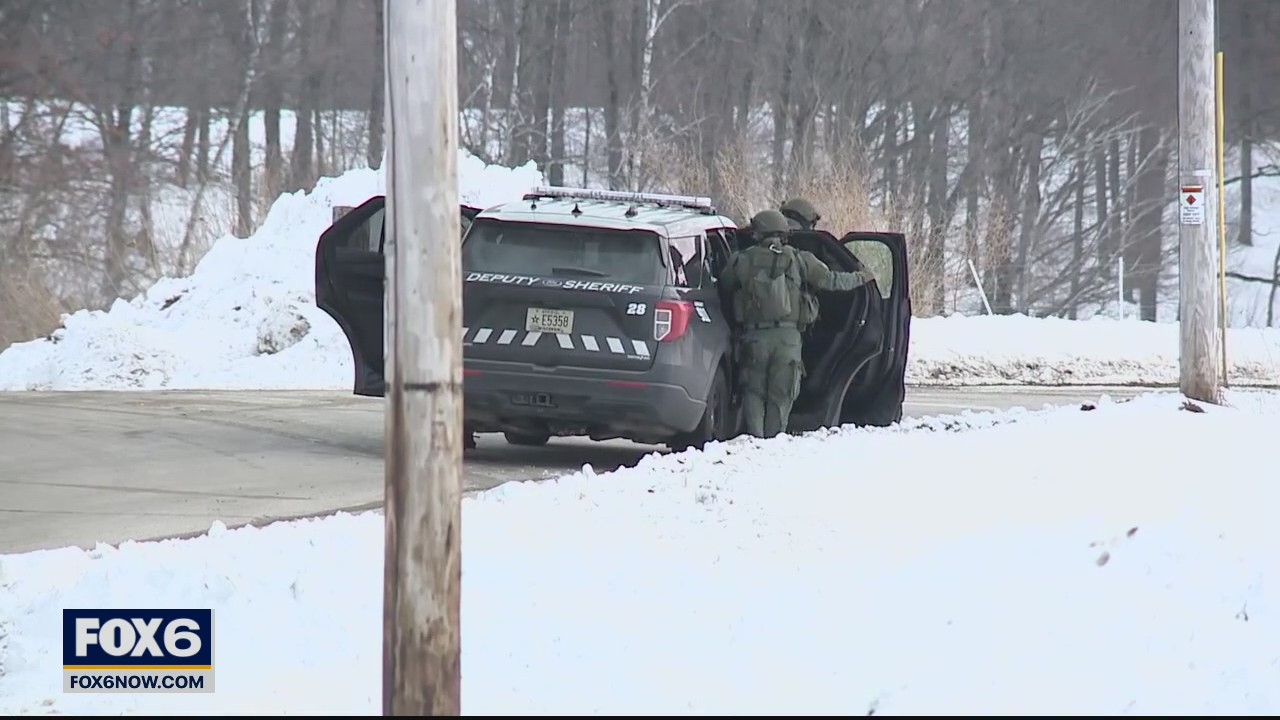 3 dead, including suspect, after home invasion, shootout in Kewaskum