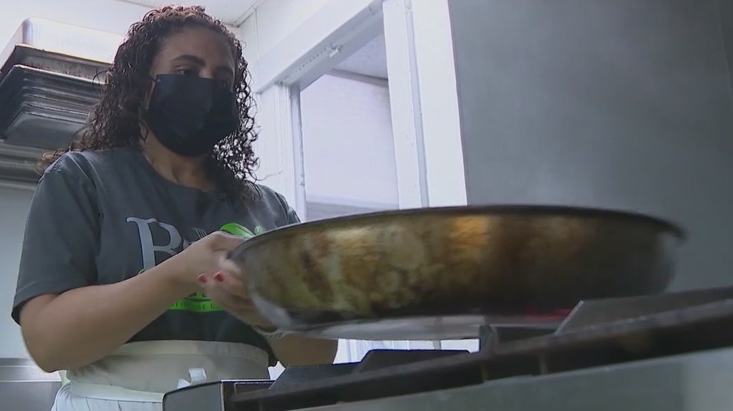 Chef feeds health care workers