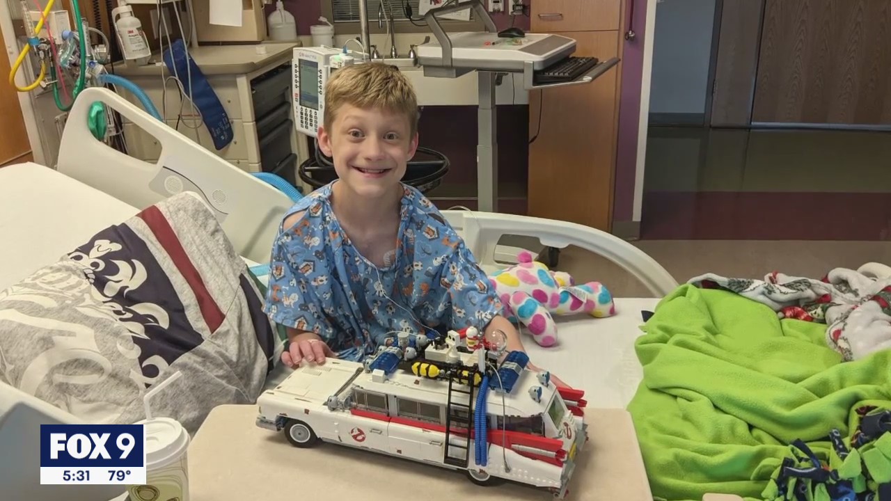 Boy in need of heart transplant gets donation from former Viking Chad Greenway at football camp