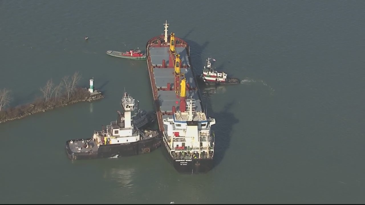 Freighter still stuck in Detroit River two days after running aground