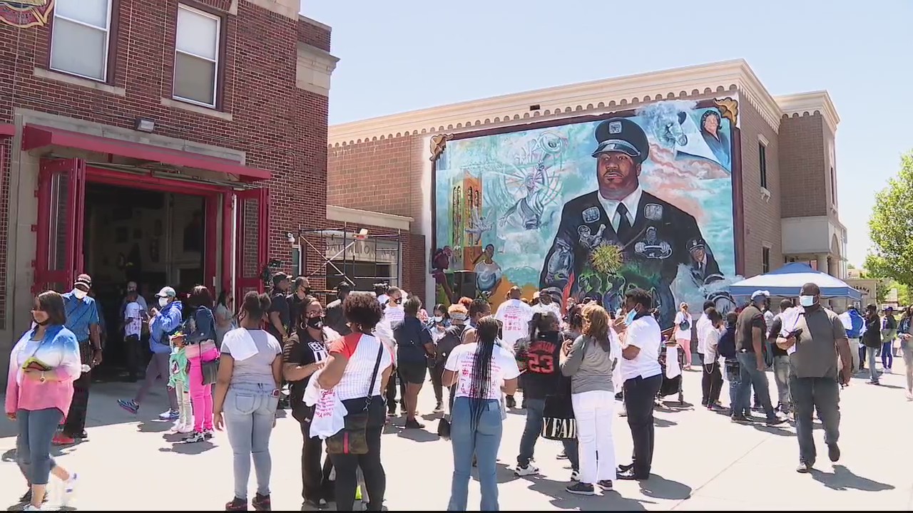 Mural revealed for Detroit fire chief, and others have died from COVID