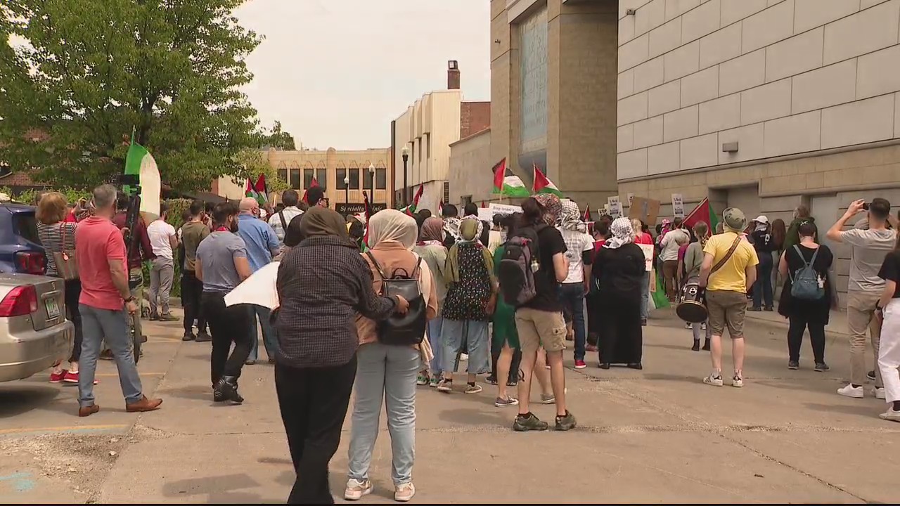 Protesters demand an end to the violence against Palestinians