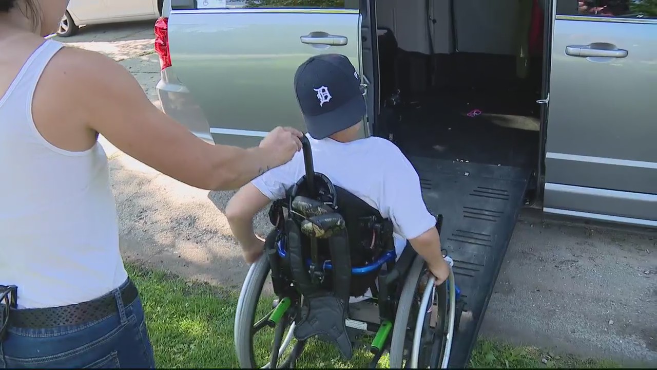 Special needs 9-year-old gets wheelchair accessible van thanks to community