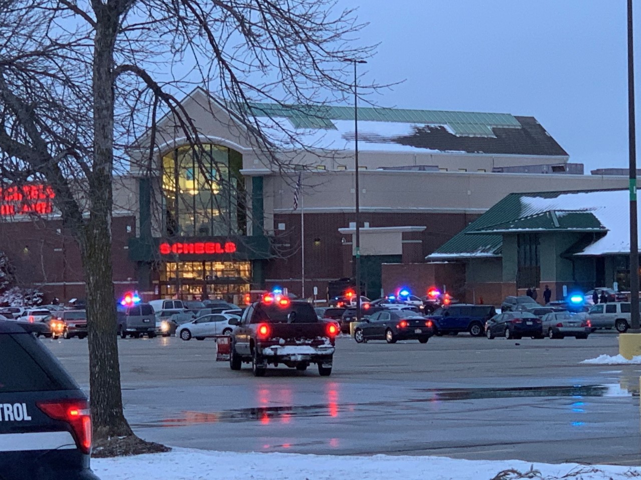 2 shot, 1 fatally, at Fox River Mall in Appleton
