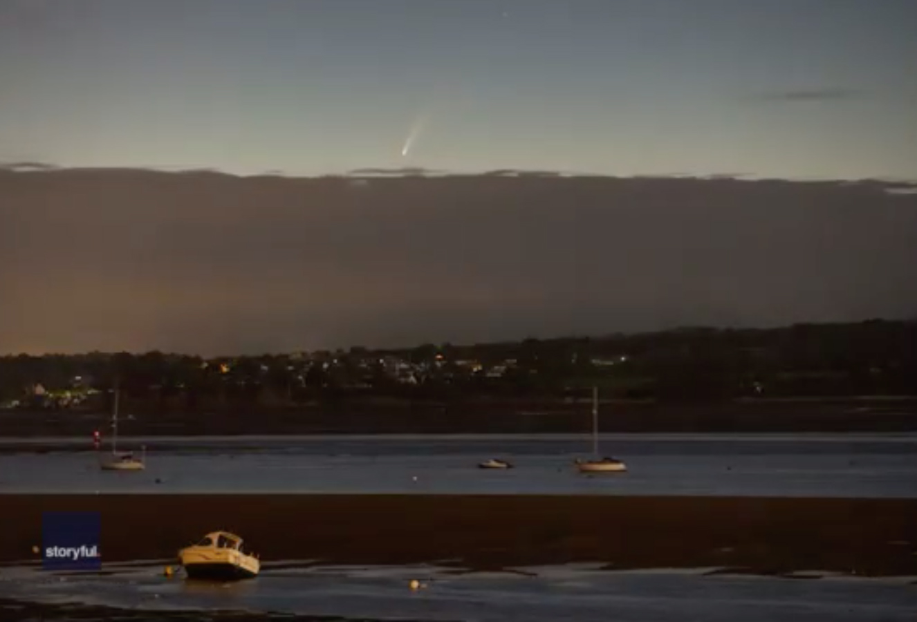 Photographer captures incredible view of comet NEOWISE in timelapse over UK